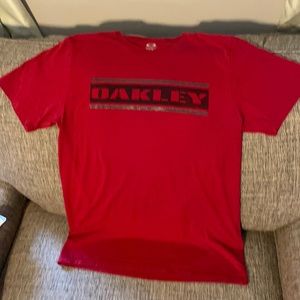 Men’s medium Oakley cotton short sleeve tee